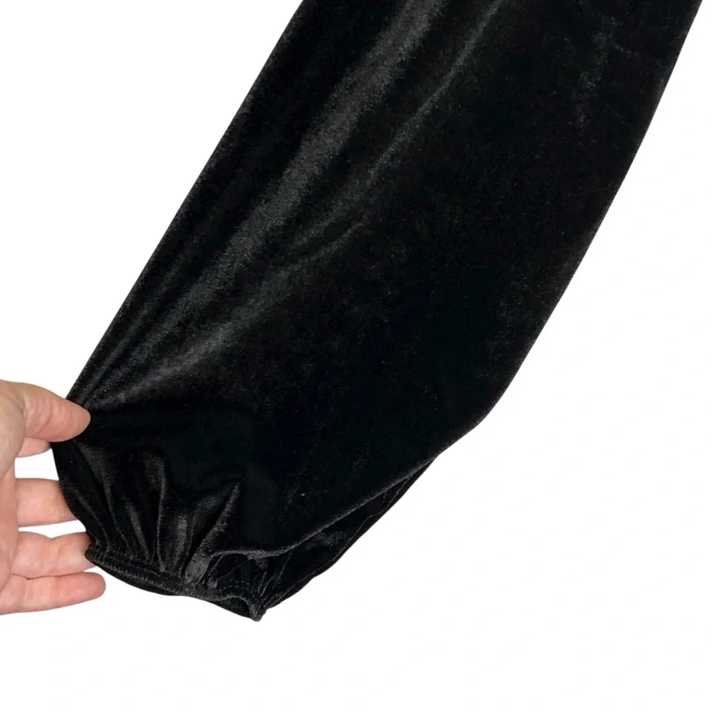 TORRID NWT Bodysuit Black Velvet Long Sleeve V Neckline Size 1 - Picture 6 of 16